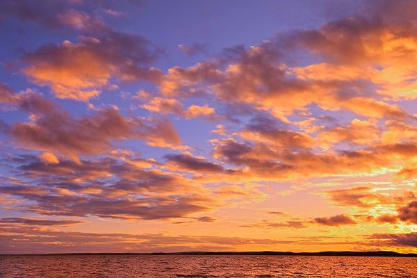 Canada-Ontario-Pakwash Lake Provincial Park-Pakwash Lake at sunset